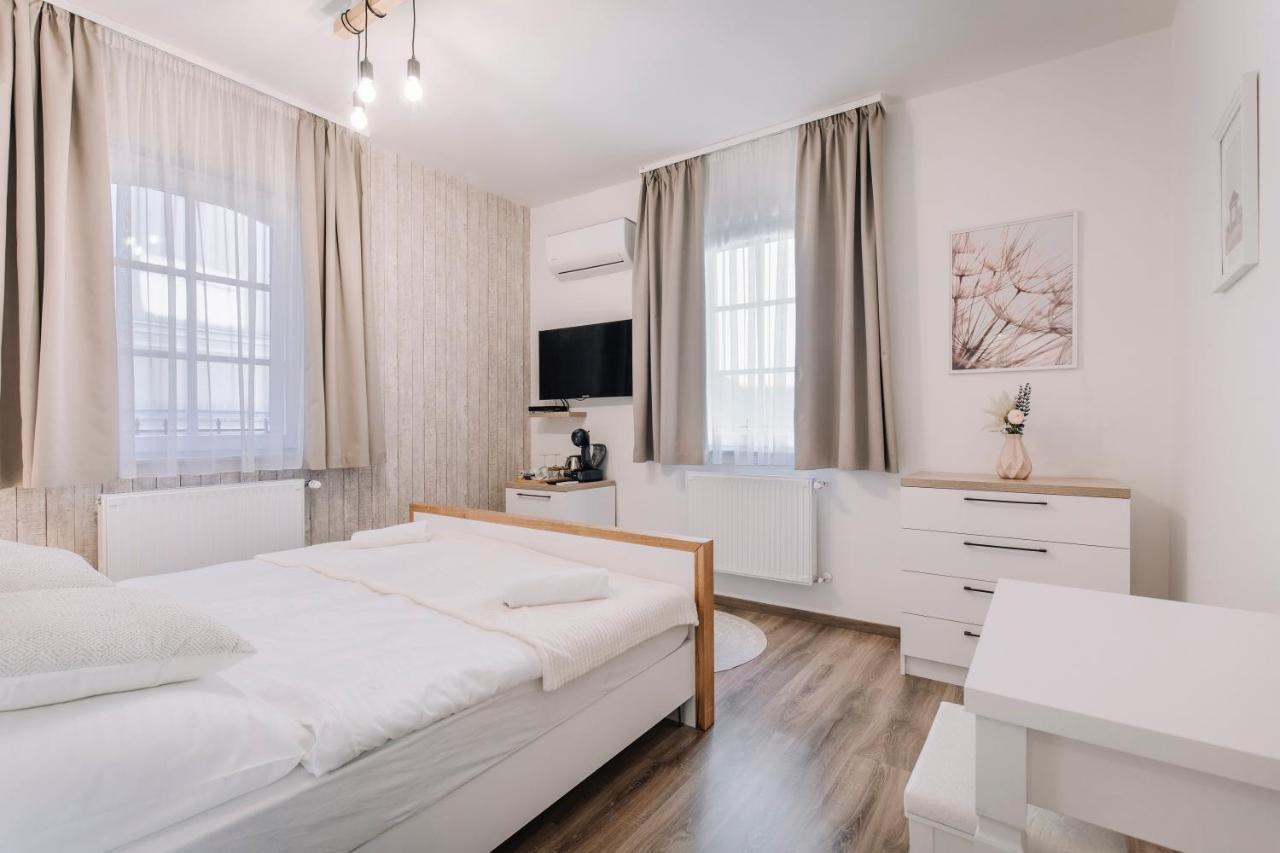 Soho Apartmanhaz 杰尔 外观 照片