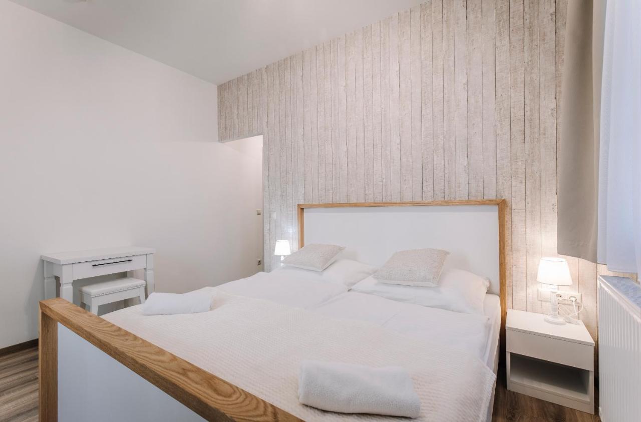 Soho Apartmanhaz 杰尔 外观 照片