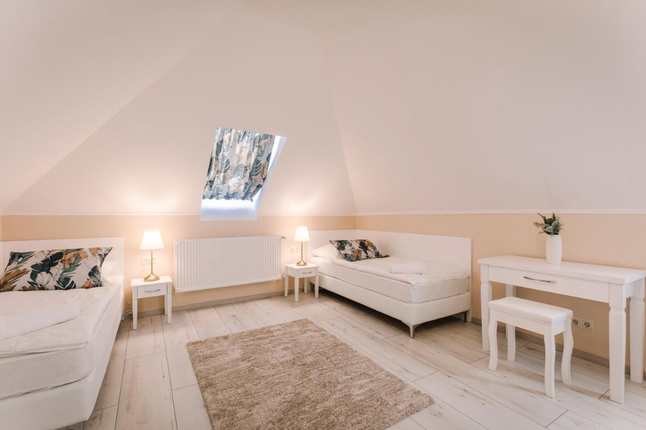 Soho Apartmanhaz 杰尔 外观 照片